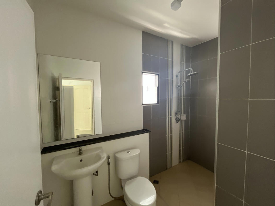 ทาวน์เฮ้าส์ ไฮท์ ลิฟวิ่ง 6 (HIGH LIVNG 6) ชลบุรี พานทอง หนองกะขะ 1800000