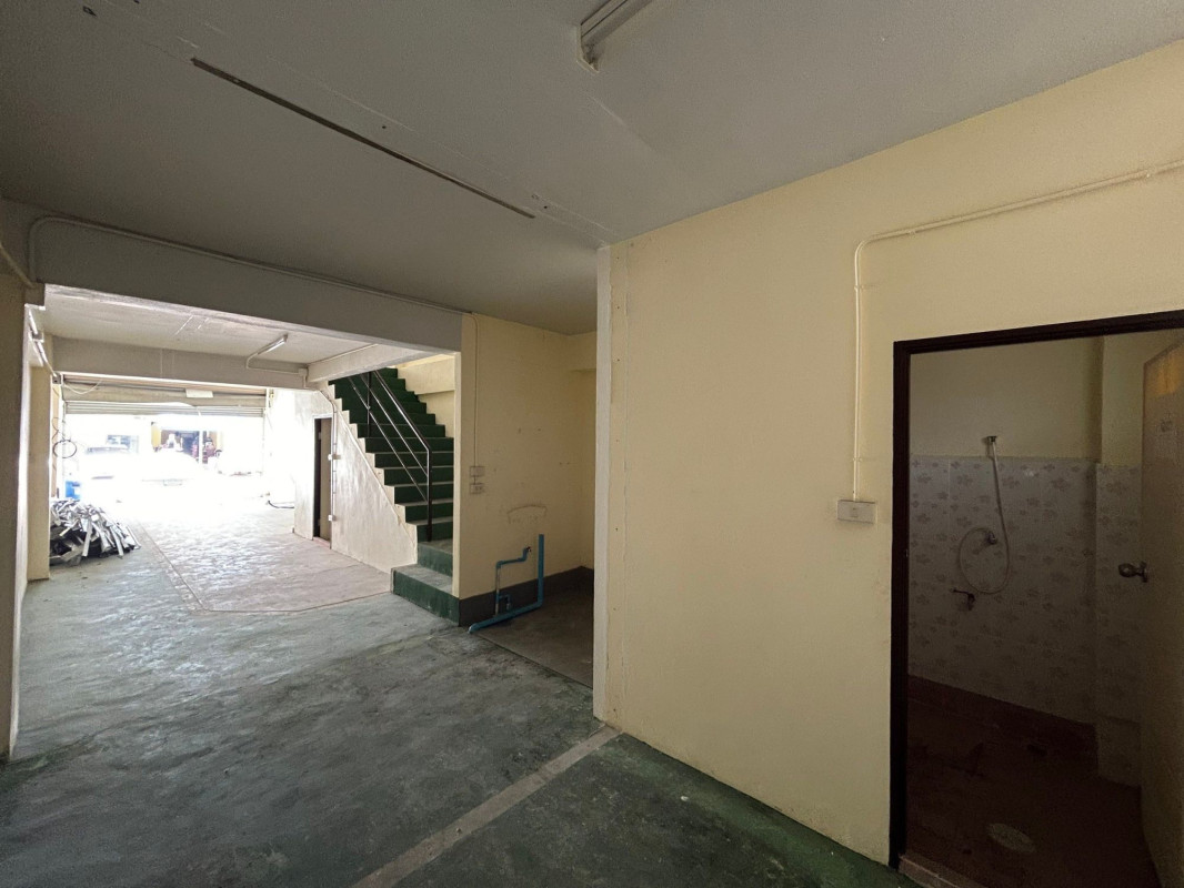 Commercial building Bangkok Bang Khun Thian Samae Dam 5000000