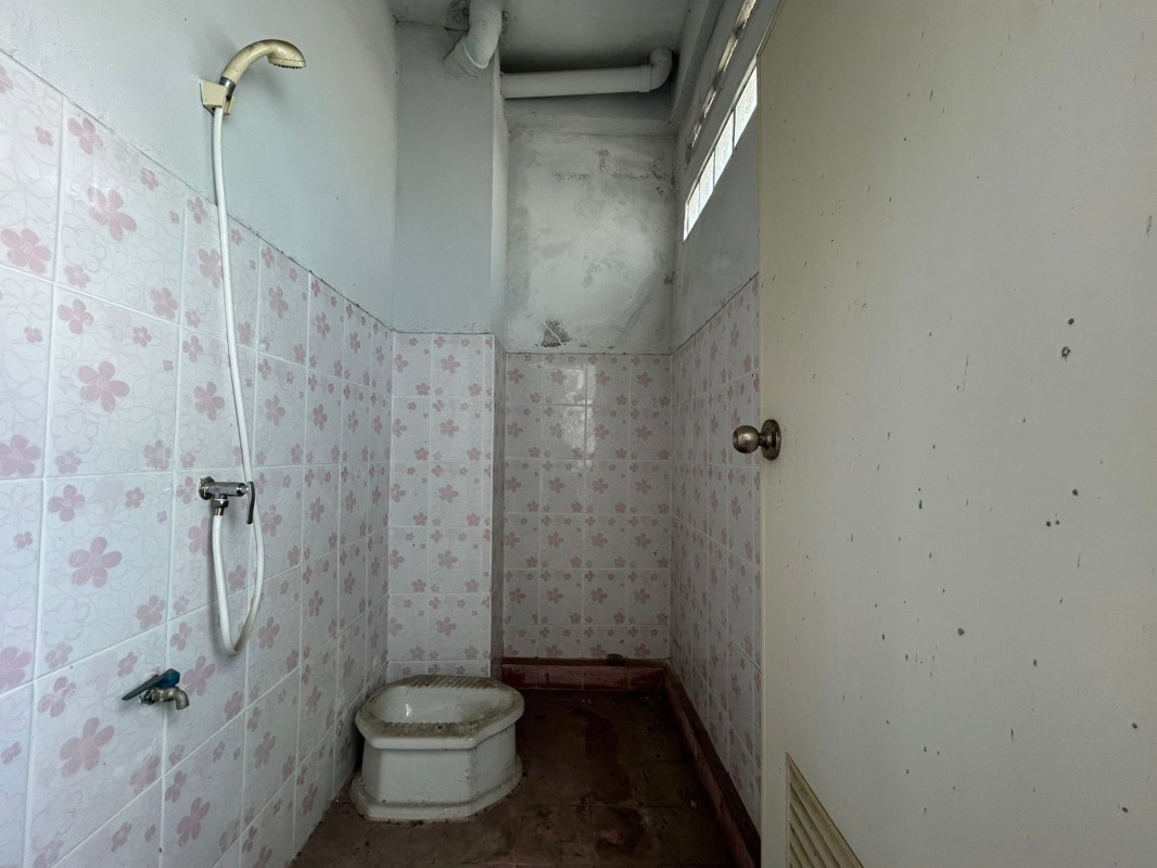 Commercial building Bangkok Bang Khun Thian Samae Dam 5000000