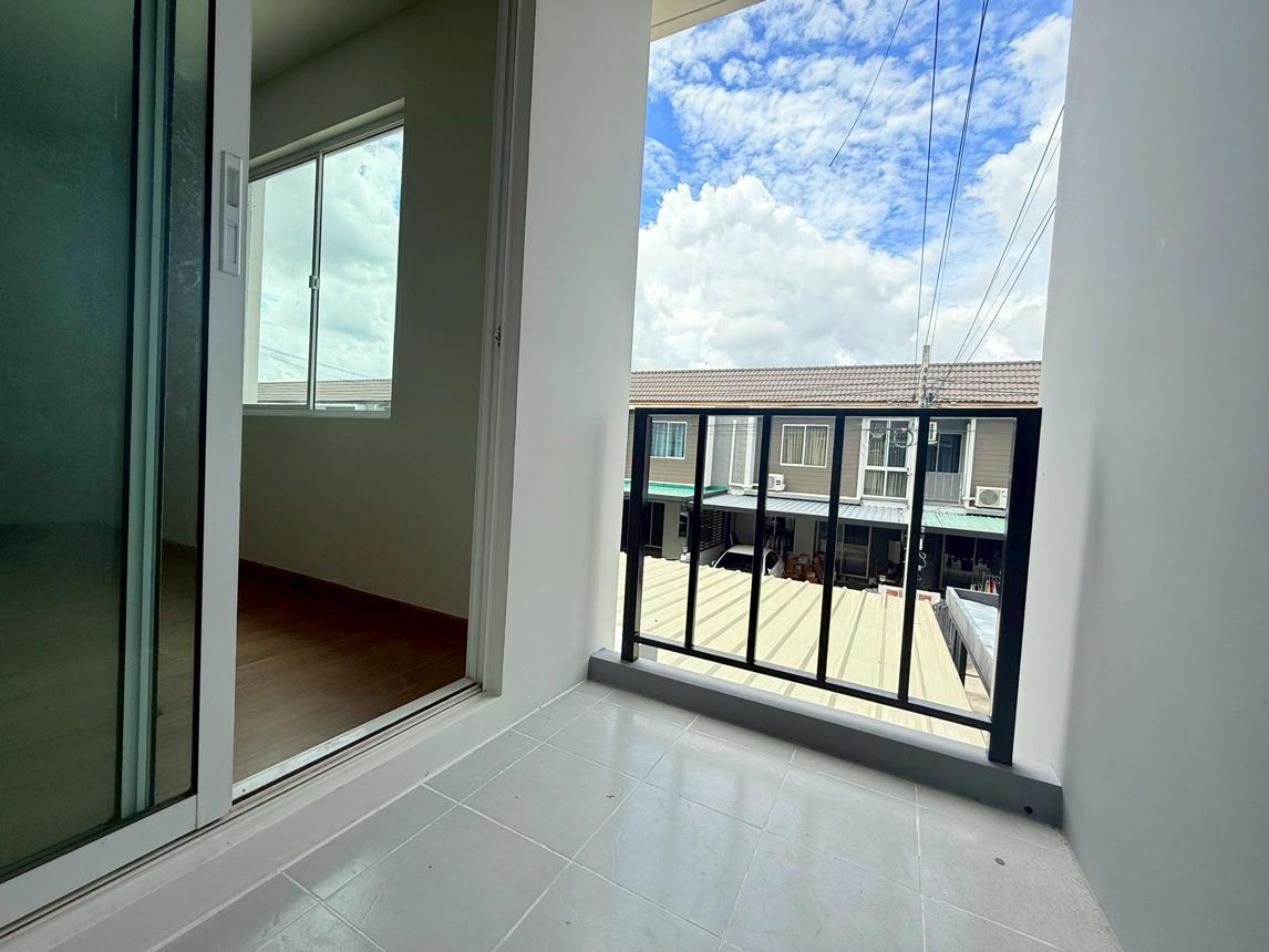 ทาวน์เฮ้าส์ เดอะคัลเลอร์ส พรีเมี่ยม วงแหวน-ราชพฤกษ์ นนทบุรี บางบัวทอง ละหาร 1800000