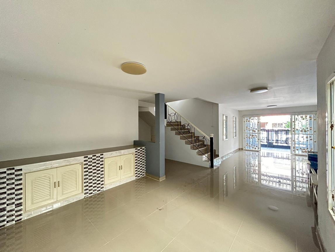 ทาวน์เฮ้าส์ เอ.ซี. เฮ้าส์ 3 ปทุมธานี ลำลูกกา ลาดสวาย 2700000