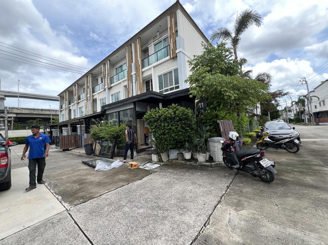 ทาวน์เฮ้าส์ เดอะเเพลนท์ ซิตี้ แจ้งวัฒนะ นนทบุรี ปากเกร็ด บางพูด 5400000