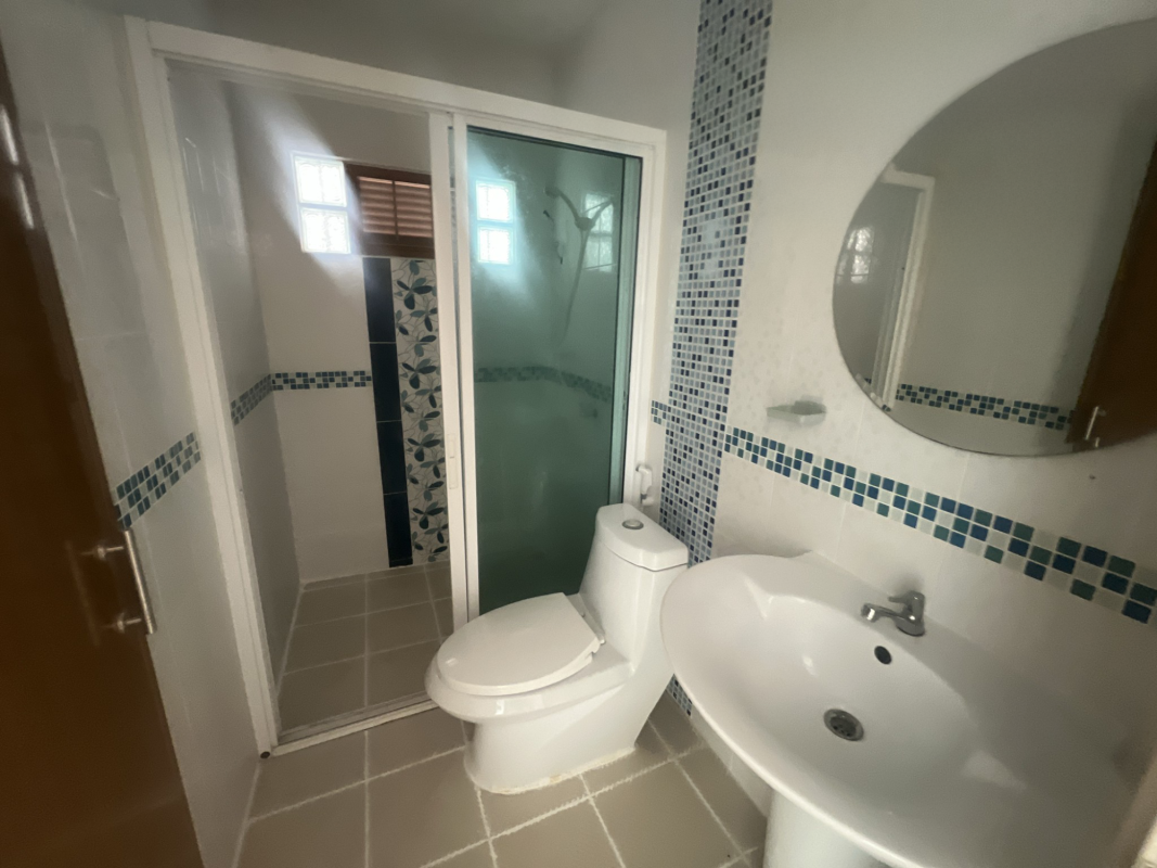 ทาวน์เฮ้าส์ หมู่บ้านพรนรินทร์ 2 ชลบุรี ศรีราชา สุรศักดิ์ 2200000