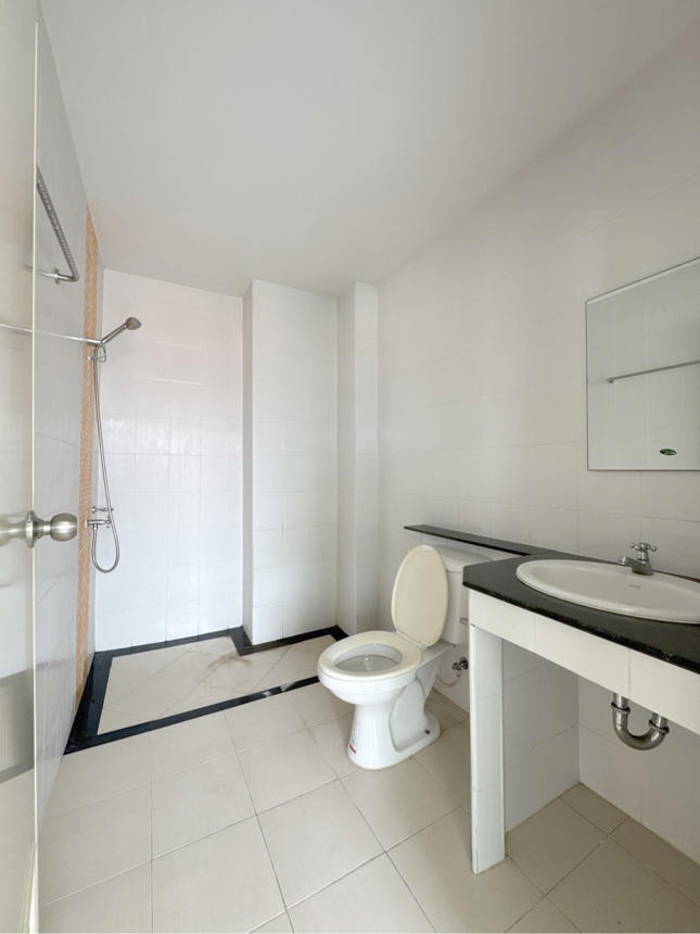 คอนโด ภัทรคอนโดทาวน์ ชลบุรี เมืองชลบุรี คลองตำหรุ 1011500