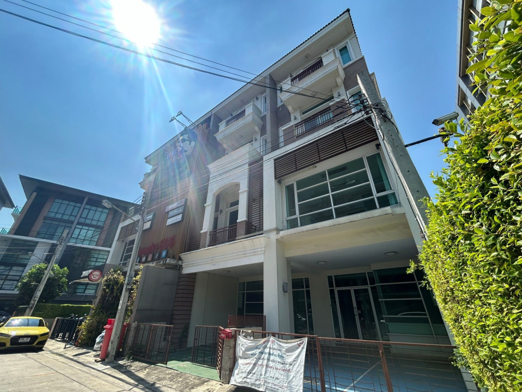 อาคารพาณิชย์ พรีเมี่ยม เพลส (เอกมัย-รามอินทรา 2) กรุงเทพมหานคร ลาดพร้าว ลาดพร้าว 10800000