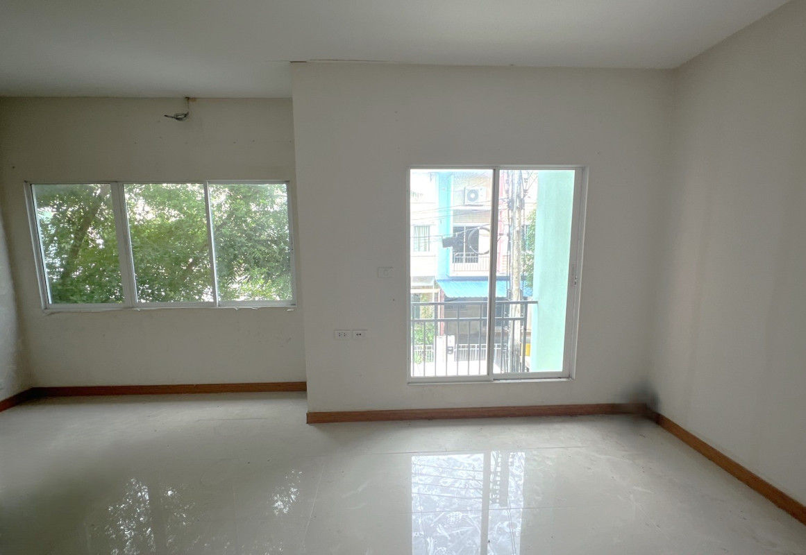 ทาวน์เฮ้าส์ บ้านสินทรัพย์ 3  ลำลูกกา ปทุมธานี ลำลูกกา ลาดสวาย 1785000