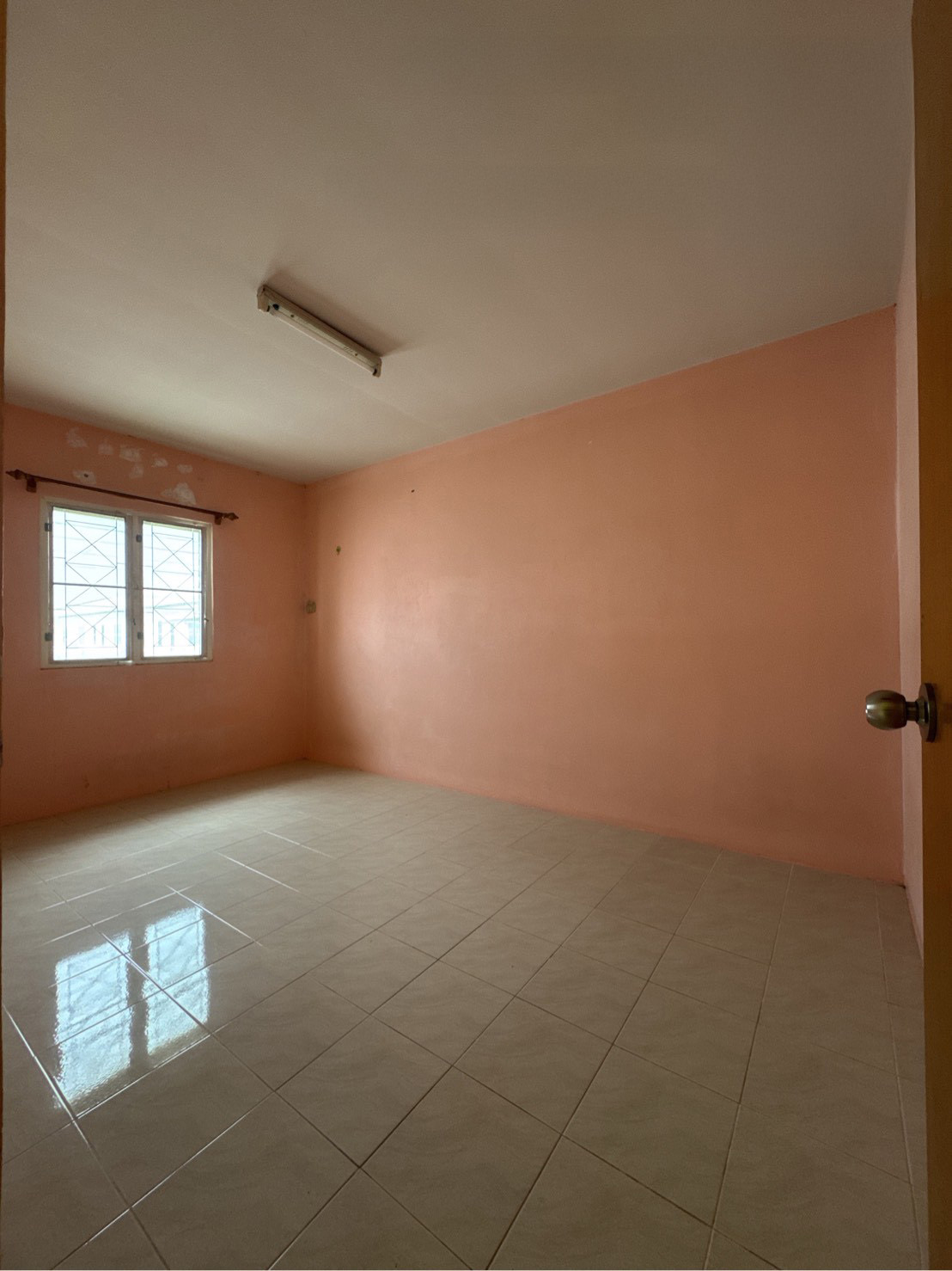 ทาวน์เฮ้าส์ นอกโครงการชลบุรี ชลบุรี เมืองชลบุรี นาป่า 1650000